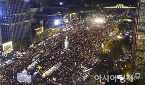 【欧浪网】韩国史上最大规模游行 百万人要求朴槿惠下台(组图)