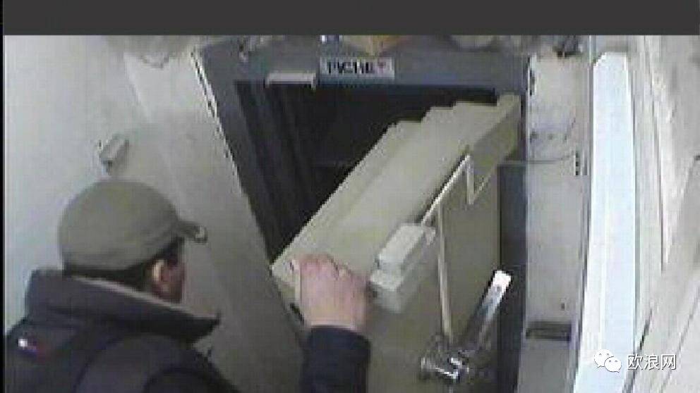 【欧浪网】70岁老家伙持手枪、炸药包六天内打劫六家商店和银行