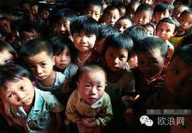 【欧浪网】国际儿童日聚焦世界孤儿现状   西国夫妇将中国弃儿带回家