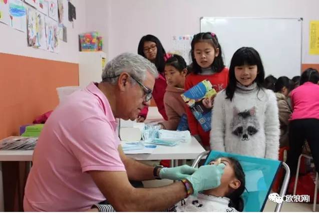 哆来咪艺术文化学校携手Ortom诊所举办“关爱儿童牙齿健康”义诊活动