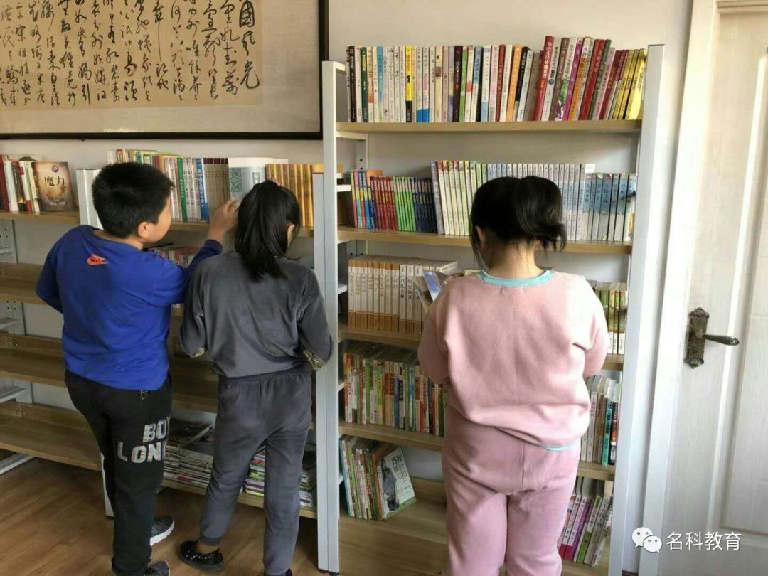 【名科v校长】时校长应邀读书"瓦房店市第三届足球参加高中生全民手抄报图片