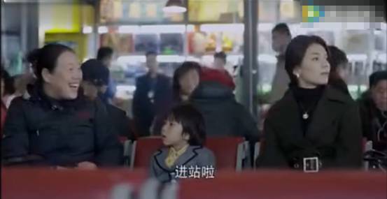 刘涛在火车站的这段视频,让亿万父母脊背发凉!