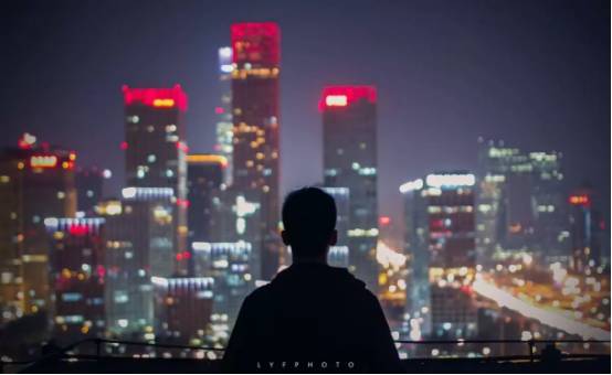 一个人在别的城市打工,一个人,连个真心的朋友都没有