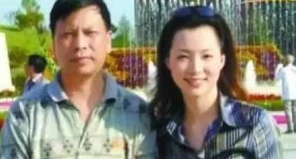 “虎爸”之下董卿的童年：一识字就背诗词、不许照镜子、初中开始打工，一度怀疑是否亲生……