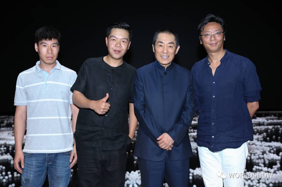 从左到右:灯光编程李超,灯光设计马博,总导演张艺谋,舞美灯光总设计