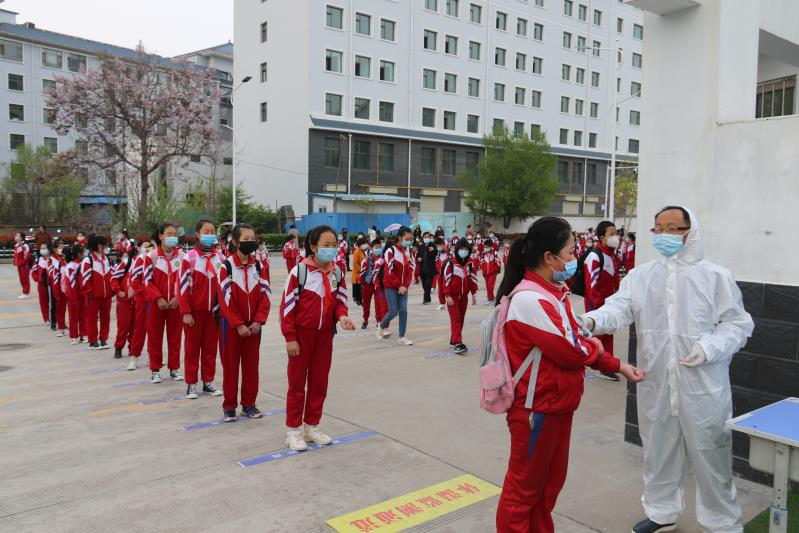 礼县实验小学↑本组摄影/罗红兵成县支旗小学↑本组摄影/罗红兵成县