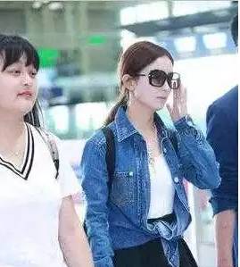 赵丽颖刘诗诗穿上牛仔外套 ,美美地迎接初秋!