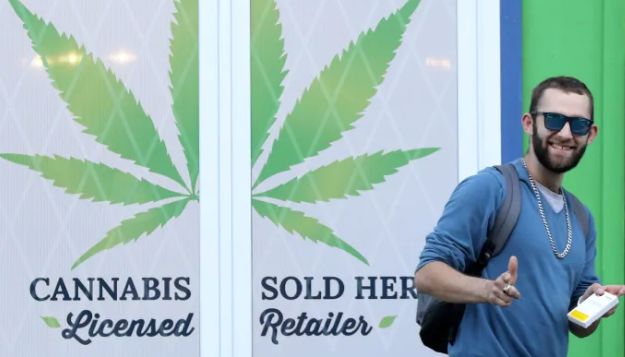 温哥华已疯! 今天起 Shoppers开卖大麻 逛完超市嗨一下?