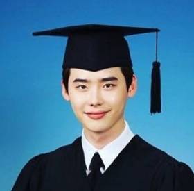 孔刘,李钟硕,秀智,哪位明星的毕业照最好看呢??