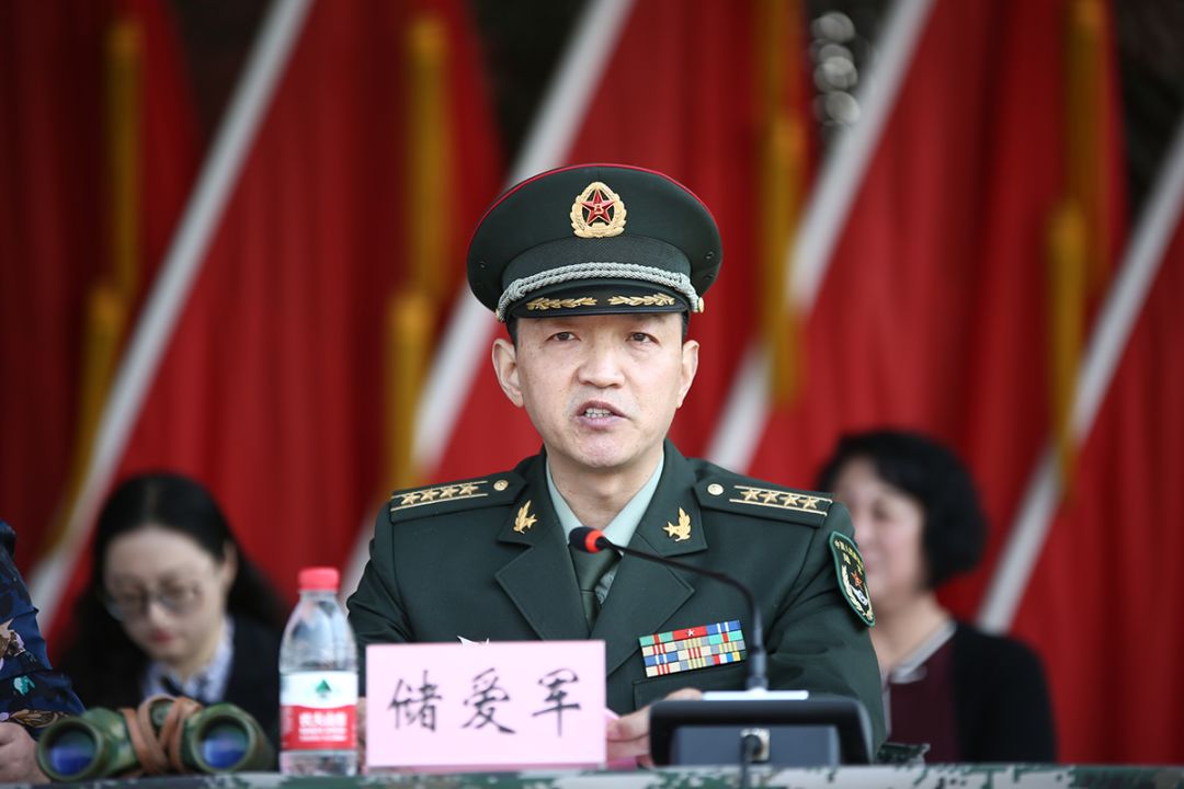 何纪抗表示,希望"南京路上好八连"以命名55周年为新的起点,自觉投身