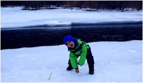 爱孩子，怎么可以不带他走冰河，爬冰瀑？