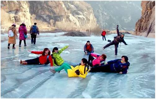 爱孩子，怎么可以不带他走冰河，爬冰瀑？