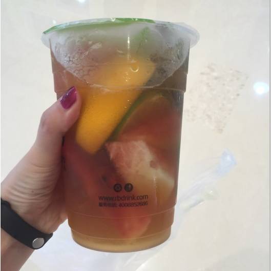 茶底是蜜桃味的茶包泡制