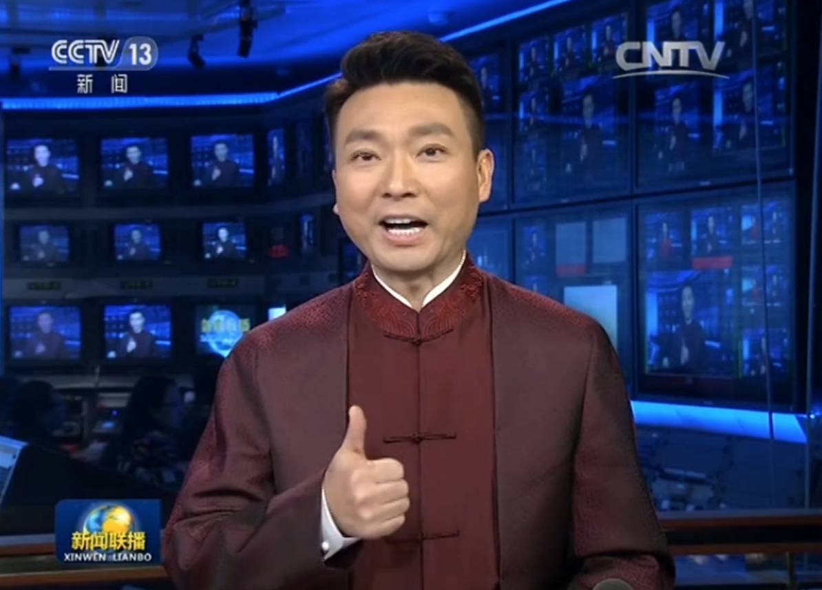 播新闻演上双簧，自拍上了新闻联播，厉害了word央视！