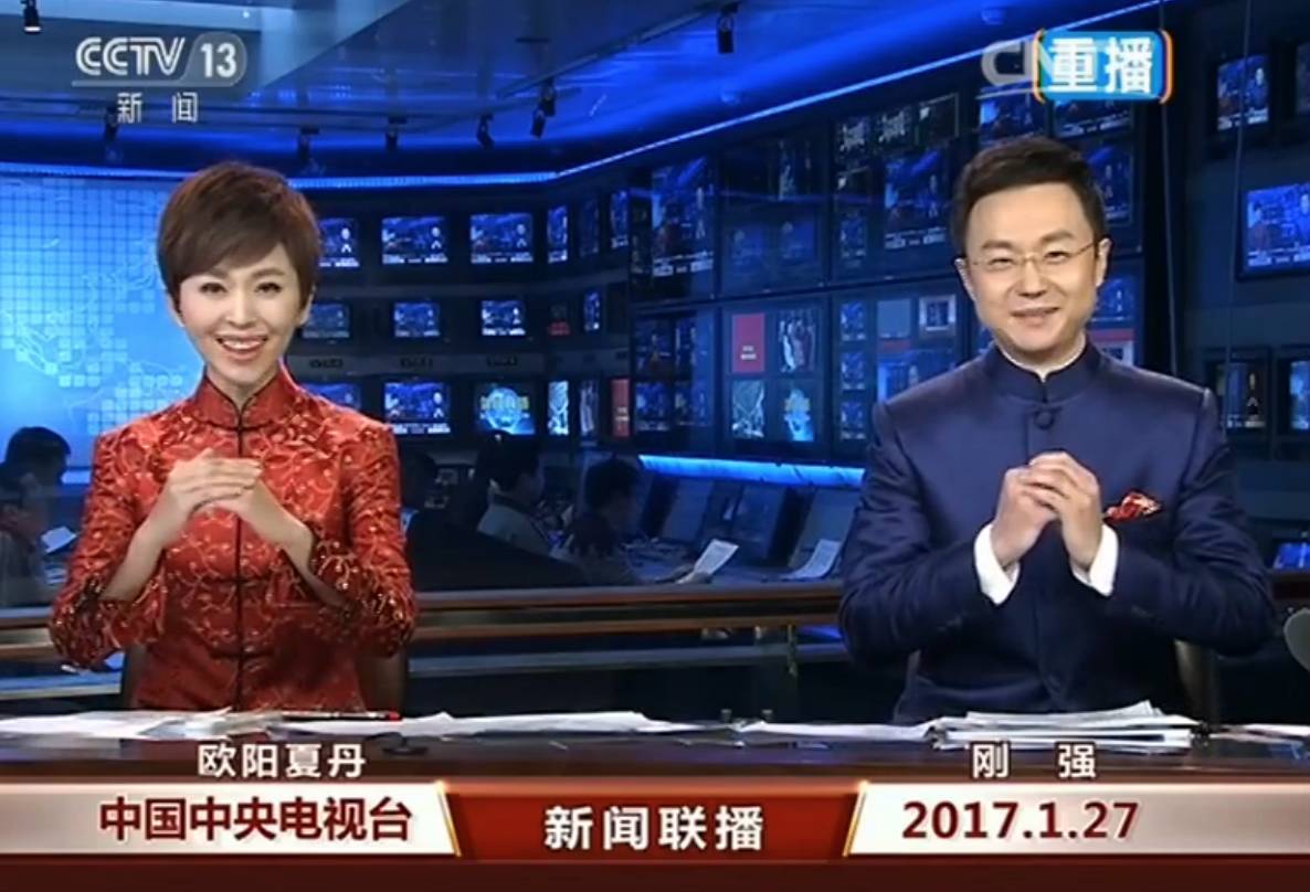 播新闻演上双簧，自拍上了新闻联播，厉害了word央视！