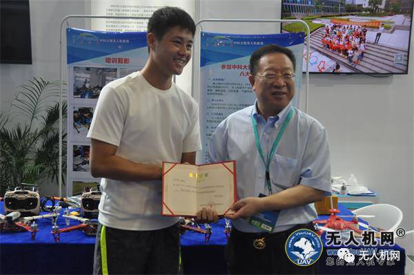 唯快不破——无人机组装总决赛进行时！