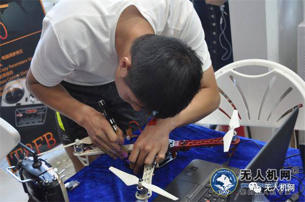 唯快不破——无人机组装总决赛进行时！