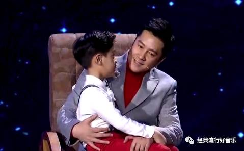 蔡国庆和儿子合唱一首《当你老了》,感动现场所有人…