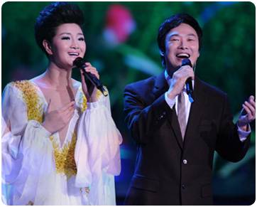 费玉清&降央卓玛合唱《草原之夜》,美醉了!