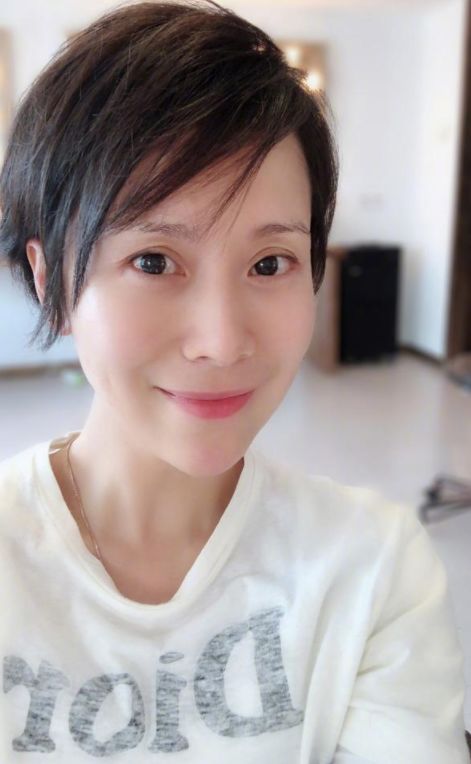 海清换新发型素颜自拍 网友:我竟然看成了刘若英