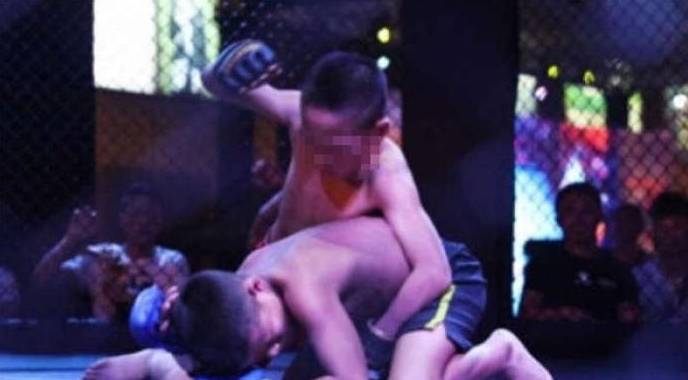 △“格斗孤儿”视频截图