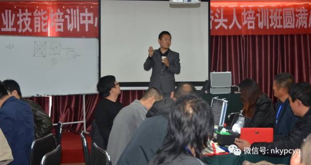 （刘老师演示滴水姿势）