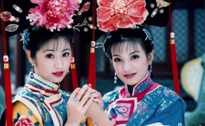还珠格格该不该戴旗头?