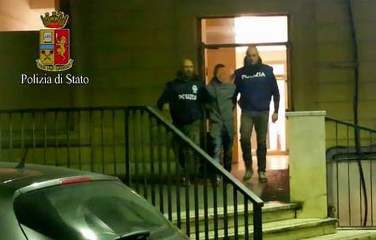 抢劫张瑶的两名真凶落网  一人在逃