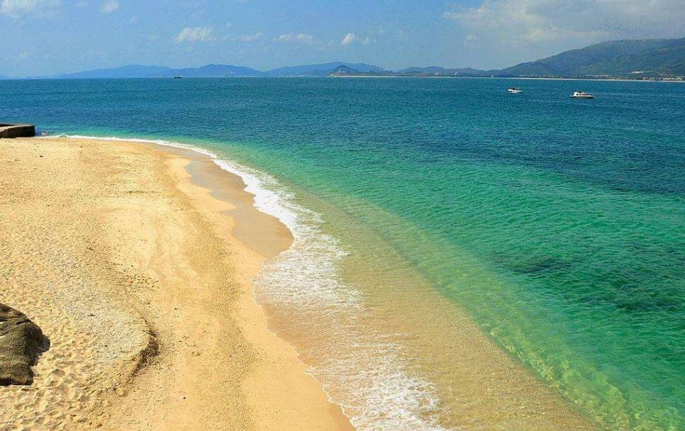 海南旅游穿什么_海南少數(shù)民族鐵針穿臉_6月去海南穿什么衣服