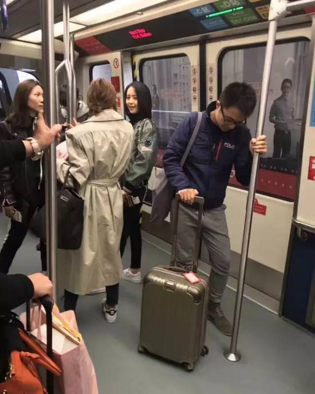佟丽娅与古天乐携手同游欧洲,原来丫丫可以这么美!