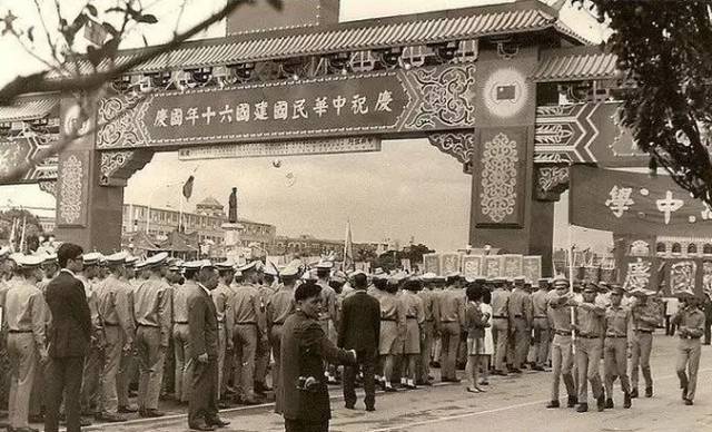 这一组老照片是上世纪70年代台湾的社会,这时候的台湾已经是名副其实