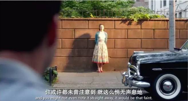 笑不出来就别笑了，你的眼睛都红了