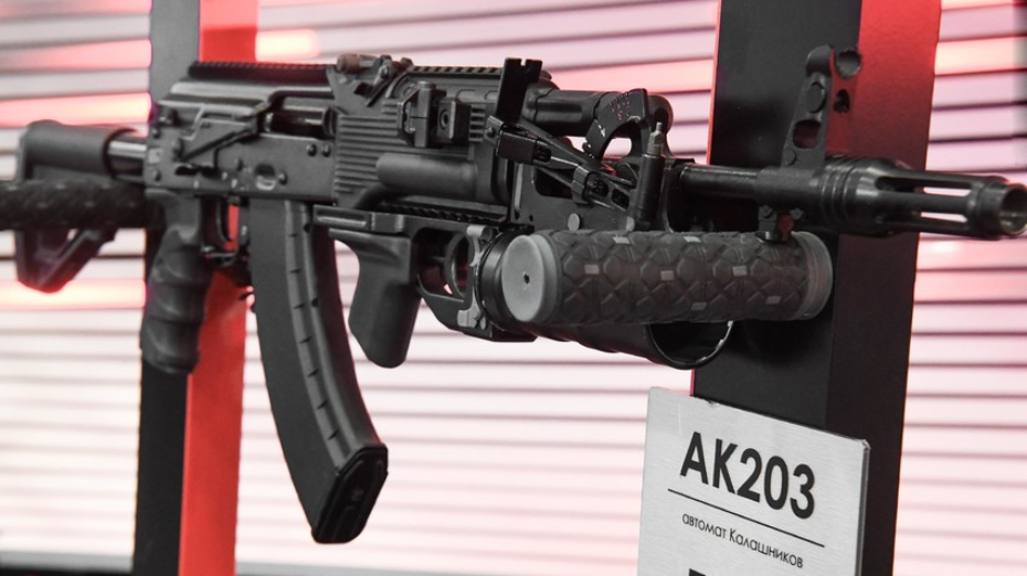 印度陆军紧急进口70000支AK-203突击步枪，半年内交付