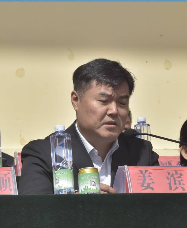 道外区区委副书记,区长刘晶致辞并宣布大会开幕