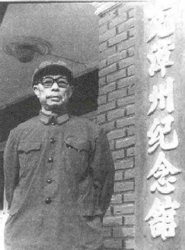 这位从图书馆员起步的将军 因为特朗普