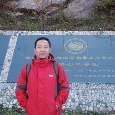 我是朗读者 |窗外   曾卓《有赠》