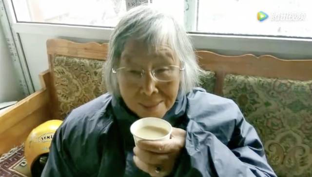 84岁老太太骑行5000公里去西藏，竟然还说扫兴！ - 25