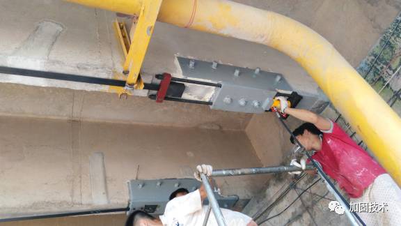 预应力碳板桥梁加固