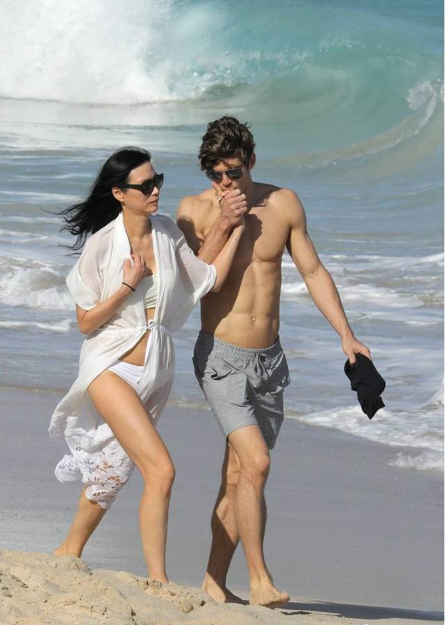 邓文迪高调示爱伊万卡，开名媛后宫我只服她(图)