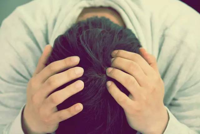 头发又油又痒，还脱发！其实是这个原因