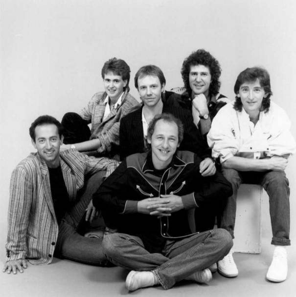 今日推荐的是"恐怖海峡"乐队收录在1985年05月发行专辑《brothers in
