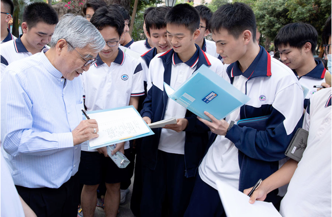 广州院士专家校园行苏国辉院士走进广铁一中讲述科学家的家国情怀