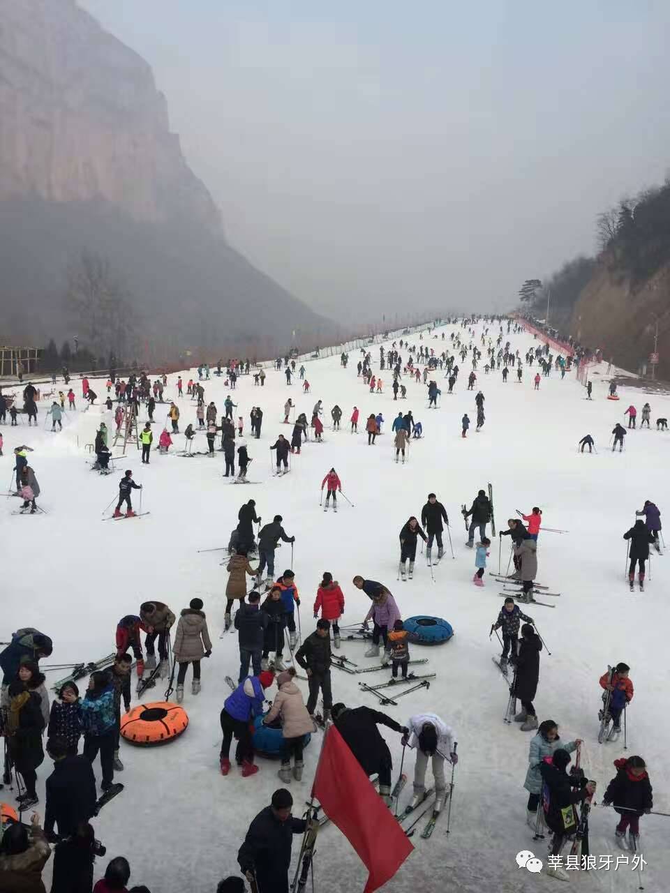 七步沟滑雪场位于 邯郸市
