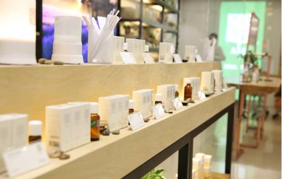 美容师如何与顾客拉近距离？一句话、一个小动作就够了！