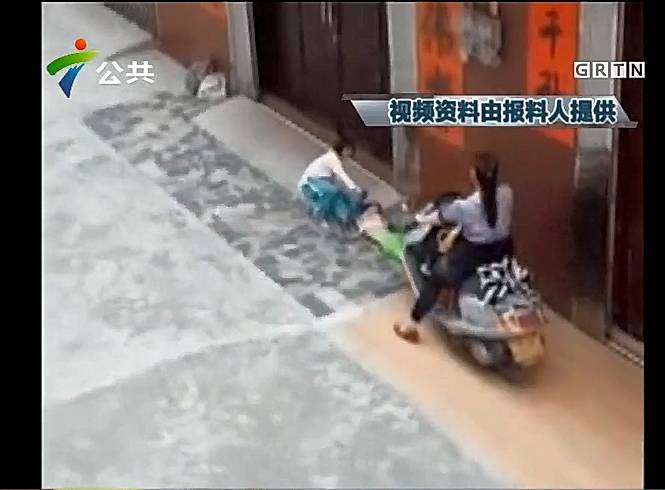 女子驾车碾压女童 知情人士:女童曾多次遭虐待