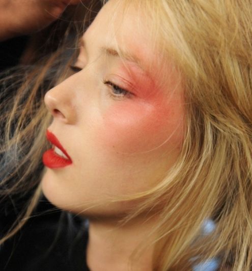 章子怡这款妆火了!可爱显年轻!