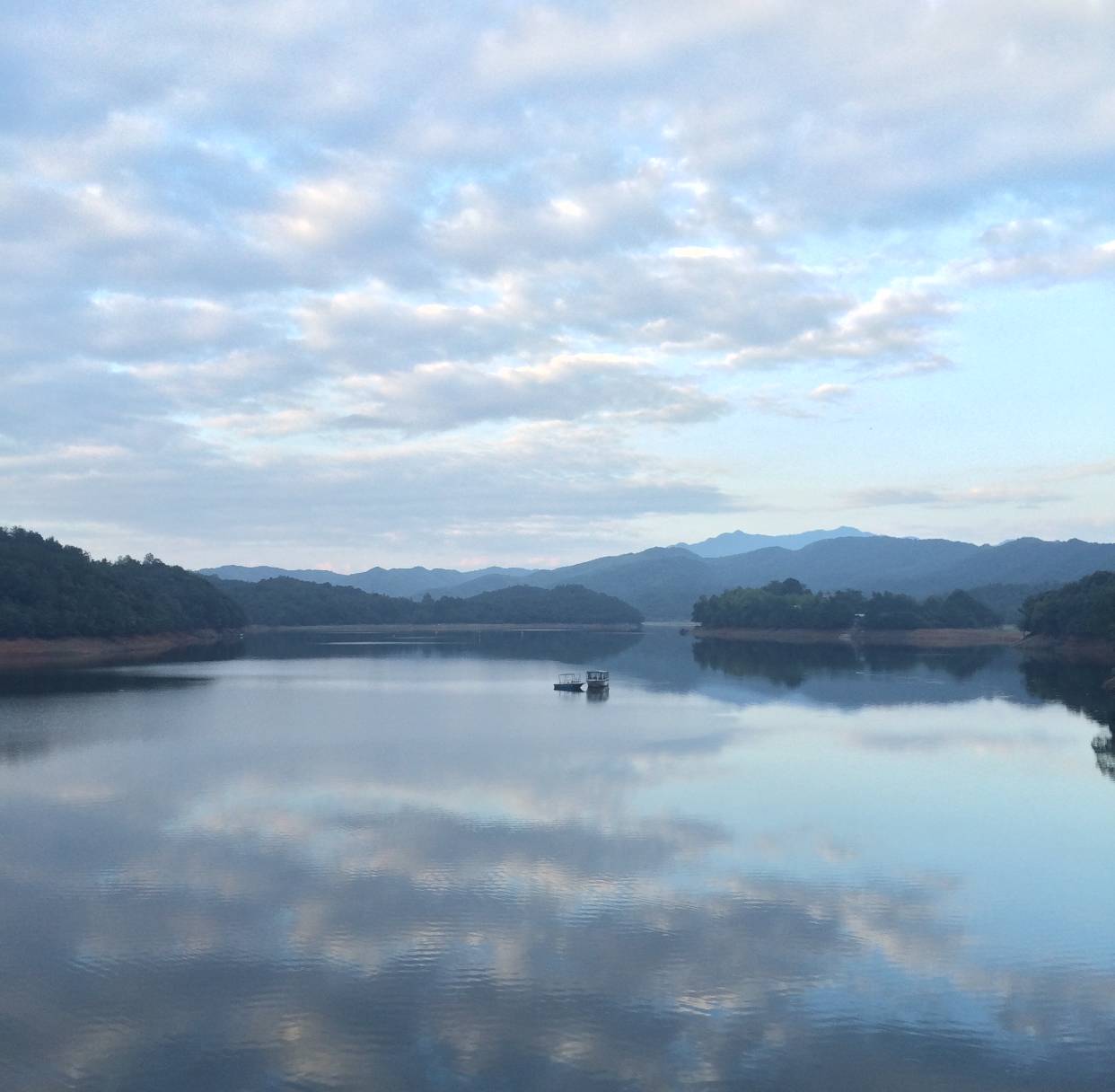 坐船登岛    南岛附近的玉田水库