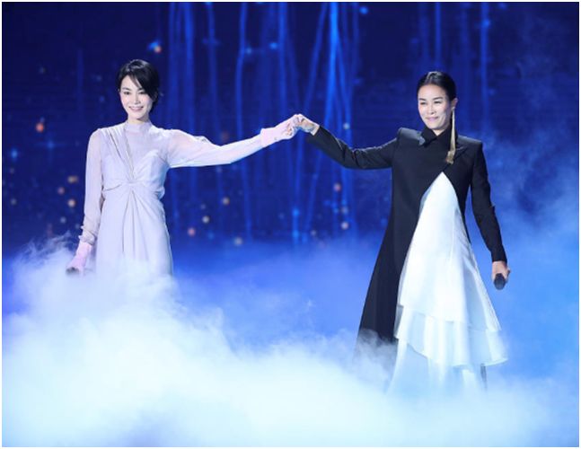1 2018年春晚落下了帷幕,一首由王菲和那英合作的《岁月》,成了