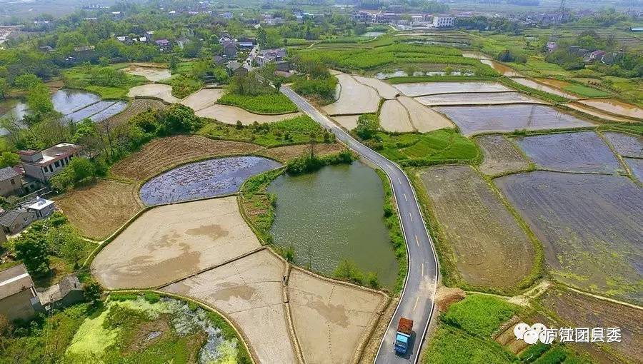 3,争取年内徽州大道南沿,郭台路开工建设,加快黄陂湖大道项目的前期