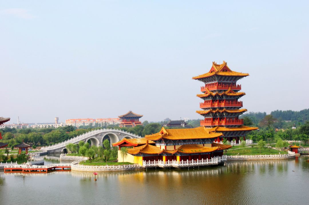 主要景区: 新郑黄帝故里 黄河小浪底风景区 郑州嵩山少林景区 嵩阳